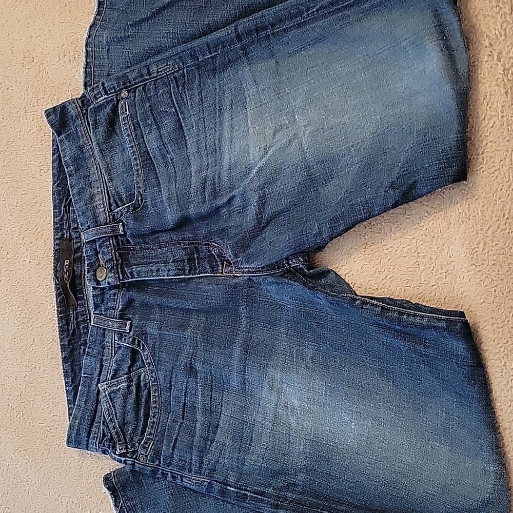 Joe's jeans W 32 distressed dk blue